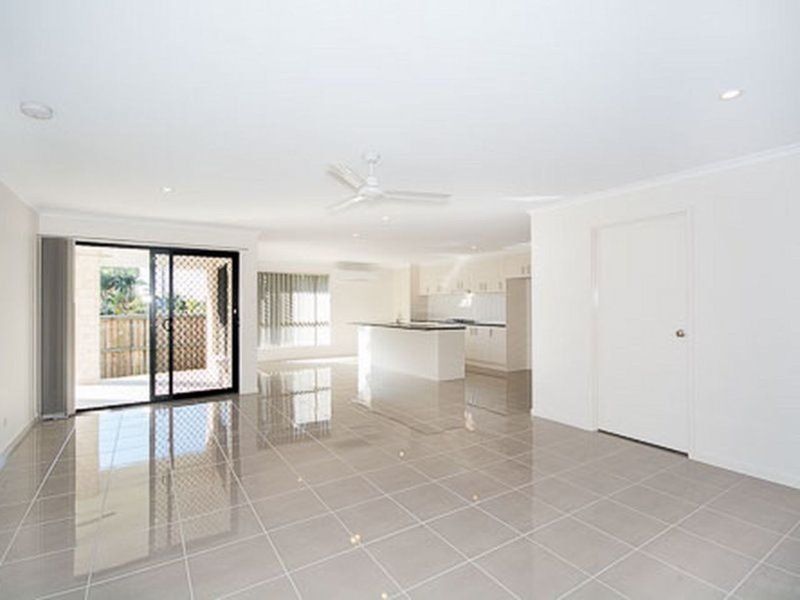 Photo - 13 Valuniu Place, Boronia Heights QLD 4124 - Image 8