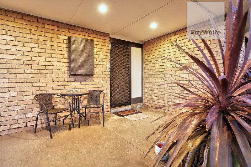 Photo - 13 Vaucluse Avenue, Gladstone Park VIC 3043 - Image 4