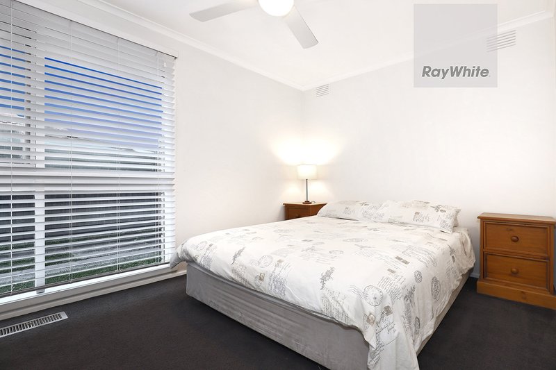 Photo - 13 Vaucluse Avenue, Gladstone Park VIC 3043 - Image 13