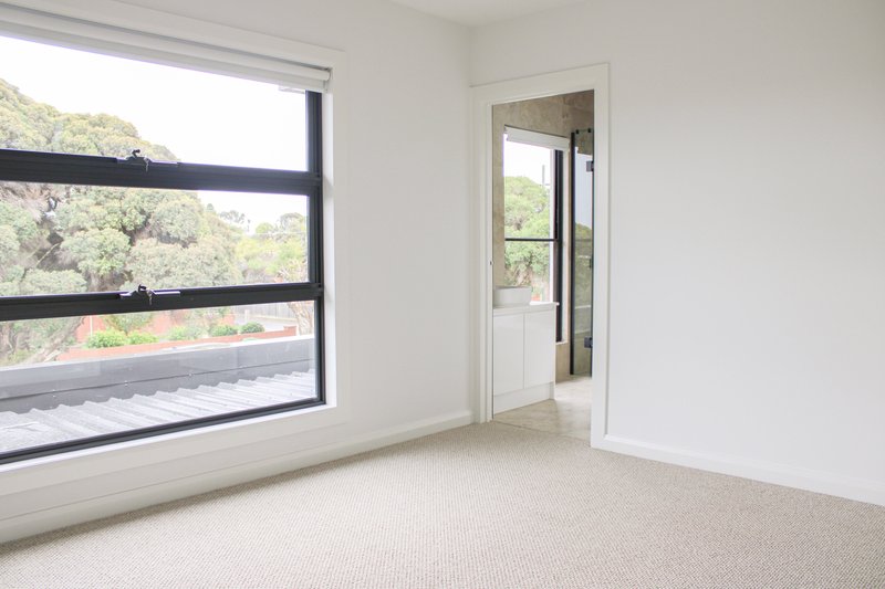 Photo - 13 View Street, Reservoir VIC 3073 - Image 11