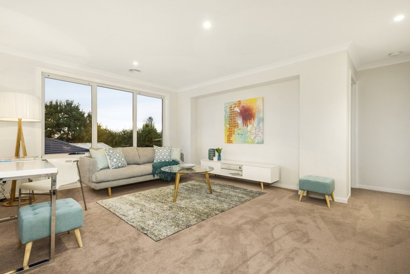 Photo - 13 Viggers Parade, Glen Waverley VIC 3150 - Image 6