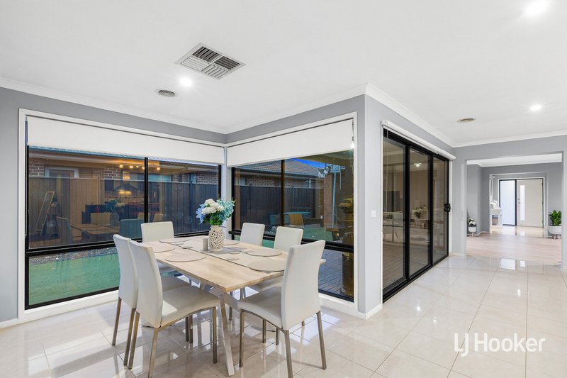 Photo - 13 Violet Way, Point Cook VIC 3030 - Image 8