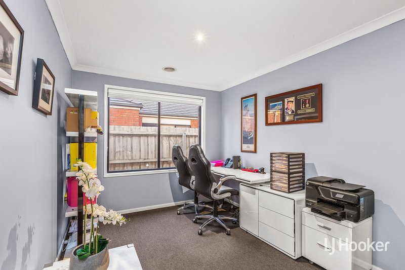 Photo - 13 Violet Way, Point Cook VIC 3030 - Image 13