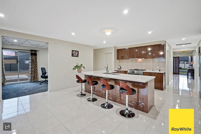 Photo - 13 Waimea Crescent, Tarneit VIC 3029 - Image 9