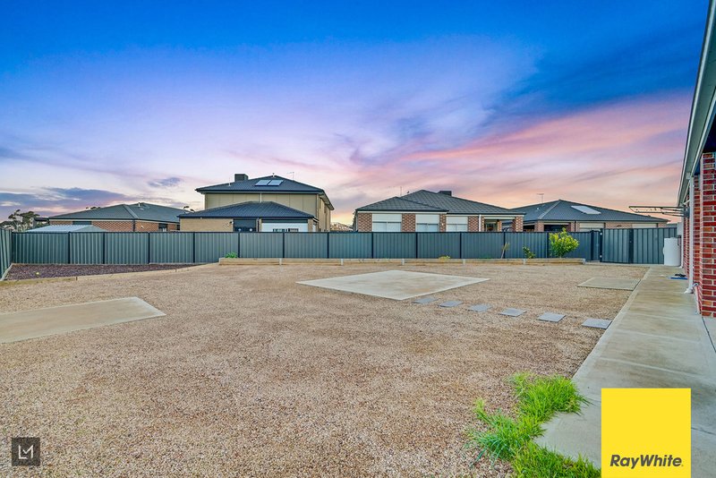 Photo - 13 Waimea Crescent, Tarneit VIC 3029 - Image 18