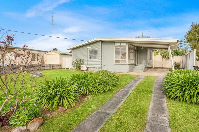 Photo - 13 Wallabah Way, Koonawarra NSW 2530 - Image 1