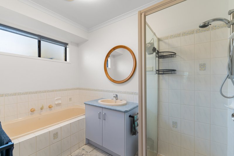 Photo - 13 Wallaby Walk, South Morang VIC 3752 - Image 11