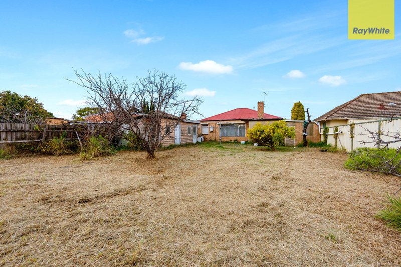 Photo - 13 Walmer Avenue, St Albans VIC 3021 - Image 6