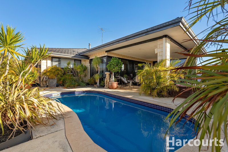 Photo - 13 Waratah Circle, Halls Head WA 6210 - Image 2