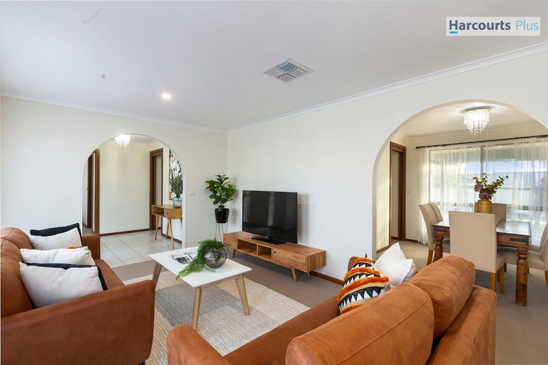 Photo - 13 Warilda Crescent, Hallett Cove SA 5158 - Image 7