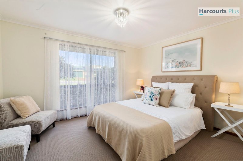 Photo - 13 Warilda Crescent, Hallett Cove SA 5158 - Image 12