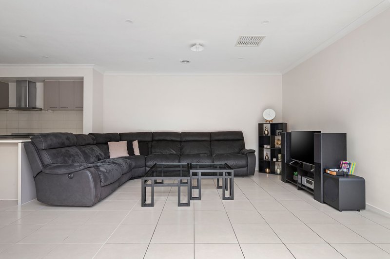 Photo - 13 Waterlily Drive, Epping VIC 3076 - Image 2