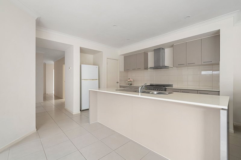 Photo - 13 Waterlily Drive, Epping VIC 3076 - Image 5