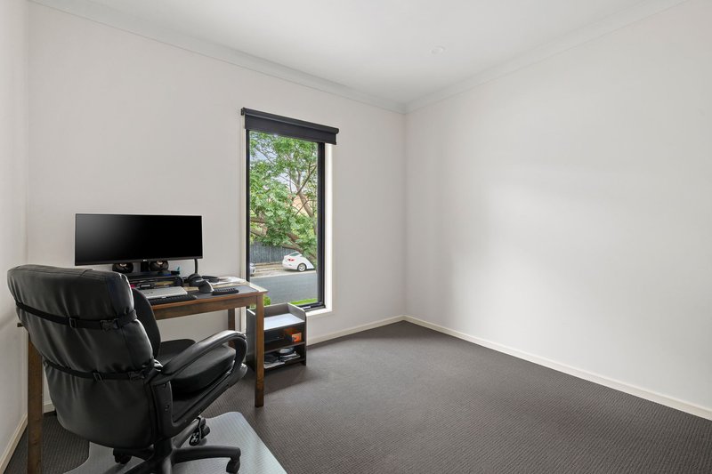 Photo - 13 Waterlily Drive, Epping VIC 3076 - Image 16