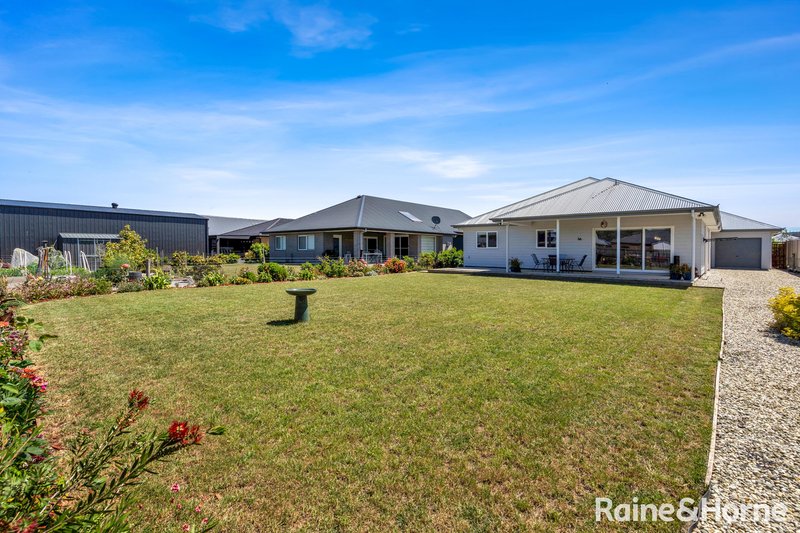 Photo - 13 Wattle Grove, Riddells Creek VIC 3431 - Image 3