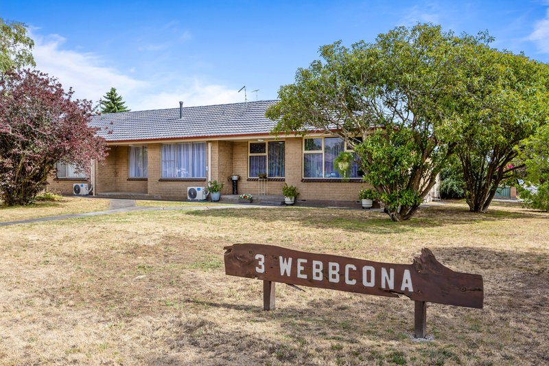 Photo - 1/3 Webbcona Parade, Wendouree VIC 3355 - Image 2