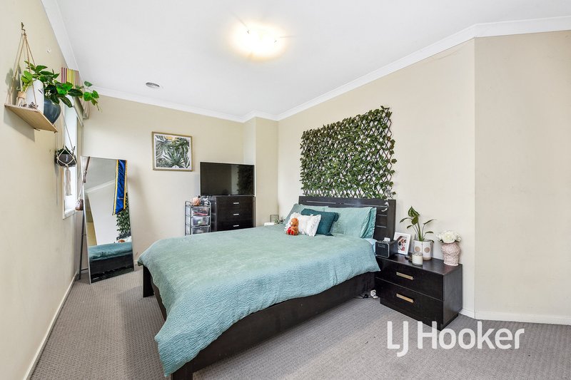 Photo - 13 Wembley Circuit, Pakenham VIC 3810 - Image 11