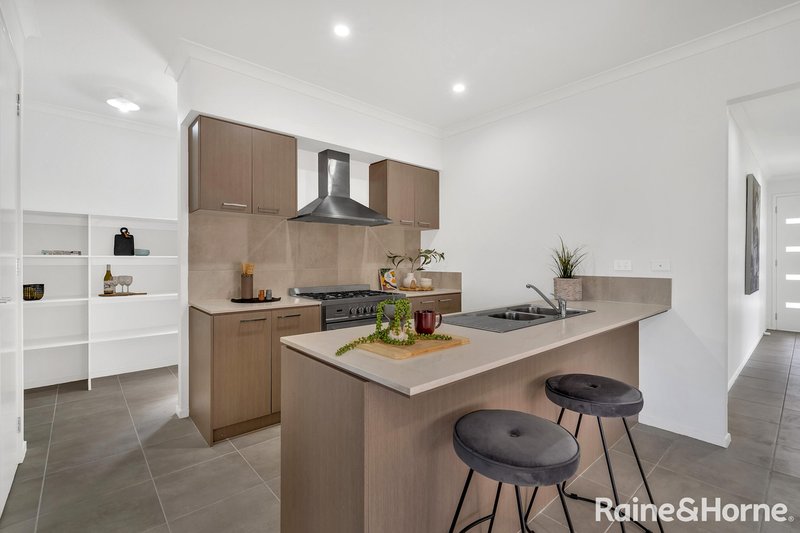 Photo - 13 Willaroy Boulevard, Donnybrook VIC 3064 - Image 5