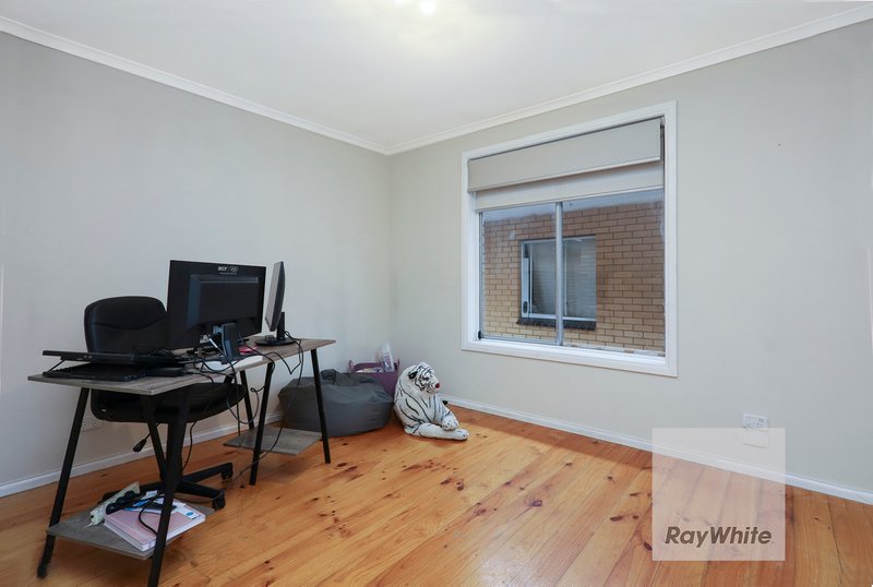 Photo - 13 Windermere Crescent, Gladstone Park VIC 3043 - Image 12