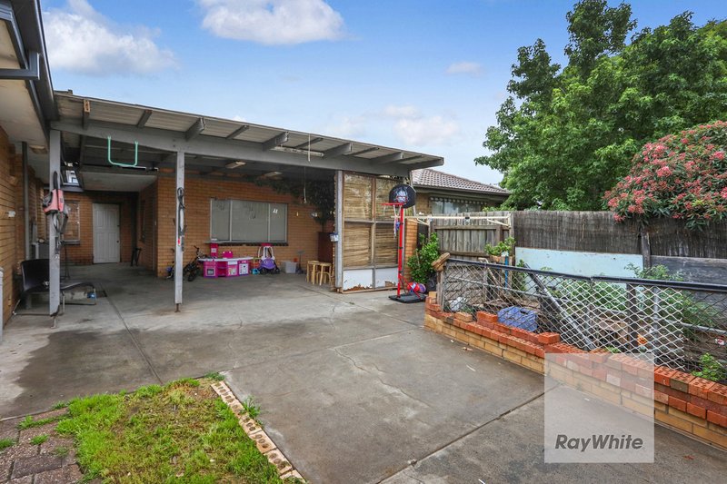 Photo - 13 Windermere Crescent, Gladstone Park VIC 3043 - Image 15