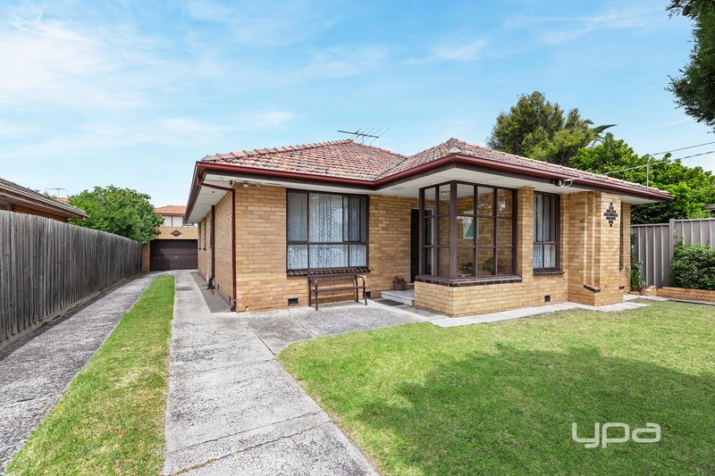 Photo - 13 Winifred Street, St Albans VIC 3021 - Image 2