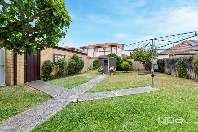 Photo - 13 Winifred Street, St Albans VIC 3021 - Image 14