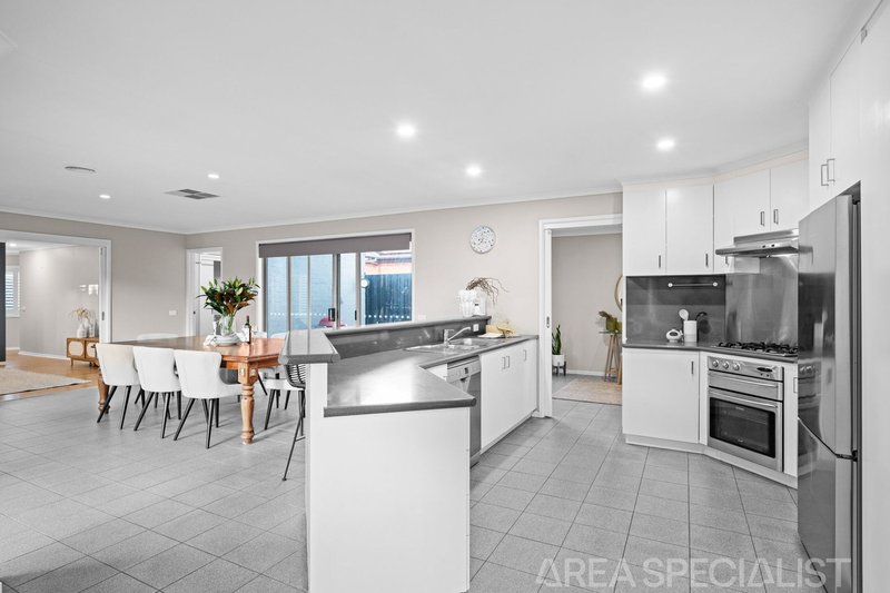 Photo - 13 Witternberg Avenue, Frankston VIC 3199 - Image 3