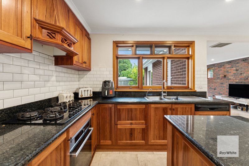 Photo - 13 Woburn Close, Kealba VIC 3021 - Image 12