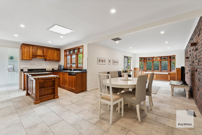 Photo - 13 Woburn Close, Kealba VIC 3021 - Image 17