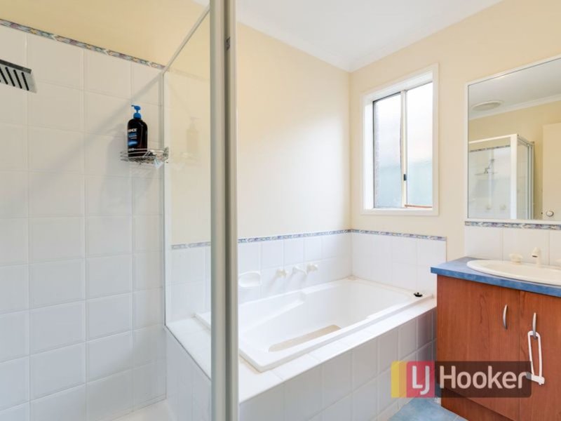 Photo - 13 Woodchase Court, Cranbourne East VIC 3977 - Image 5