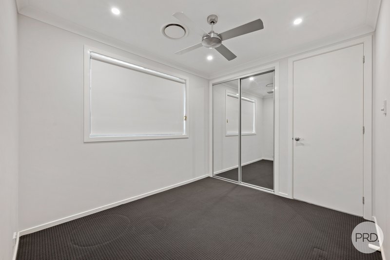 Photo - 13 Woodgrove Place, Glenmore Park NSW 2745 - Image 9