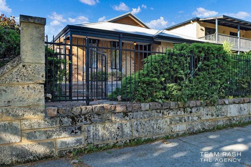 Photo - 13 Woodlake Boulevard, Ellenbrook WA 6069 - Image 4