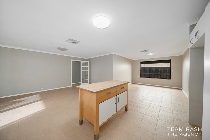 Photo - 13 Woodlake Boulevard, Ellenbrook WA 6069 - Image 17