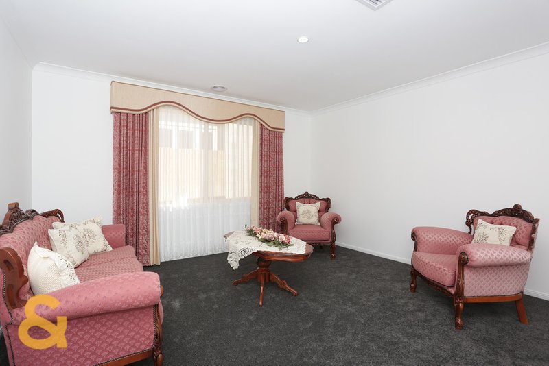 Photo - 13 Woodside Way, Roxburgh Park VIC 3064 - Image 2