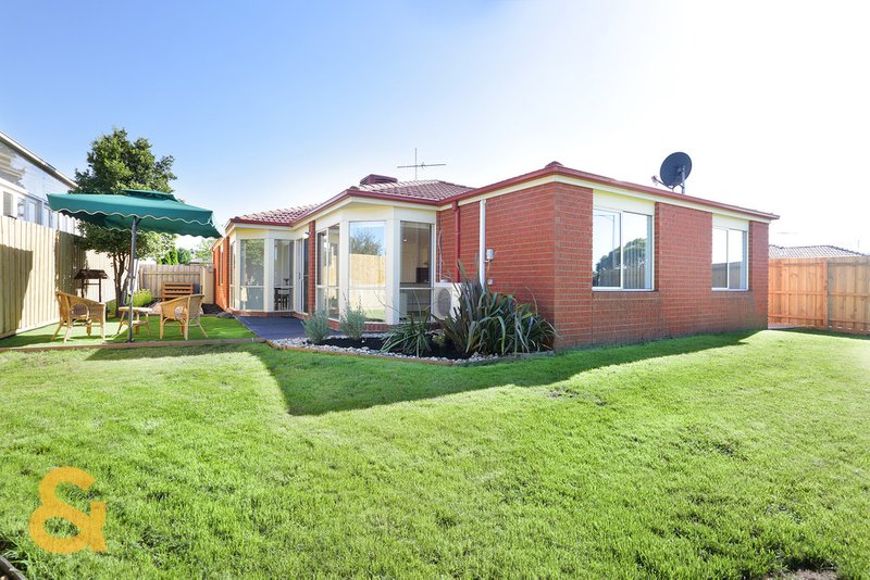 Photo - 13 Woodside Way, Roxburgh Park VIC 3064 - Image 10