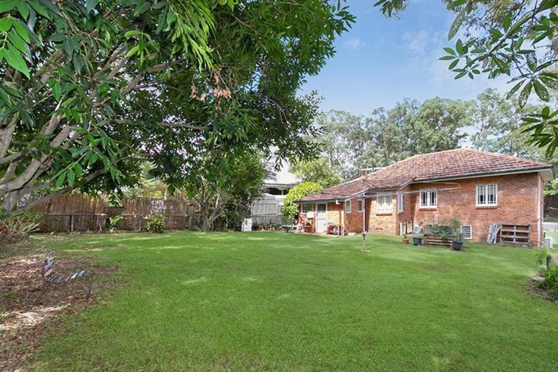 Photo - 13 Woonga Drive, Ashgrove QLD 4060 - Image 9