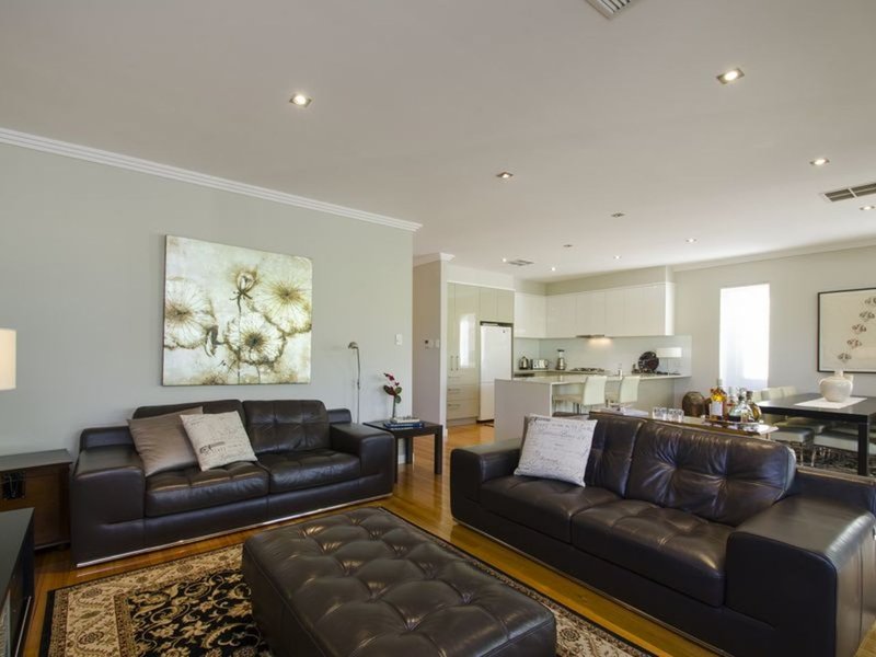 Photo - 13 Wycombe Way, Glengowrie SA 5044 - Image 3