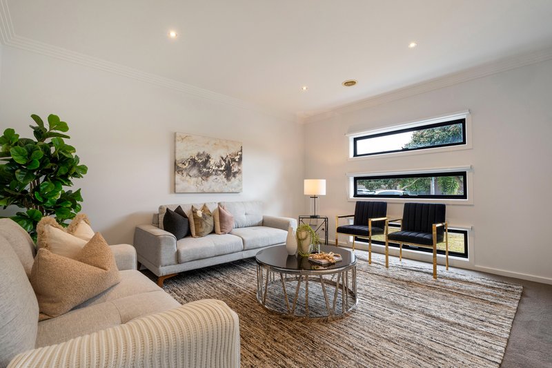 Photo - 13 Wyperfeld Avenue, Craigieburn VIC 3064 - Image 3