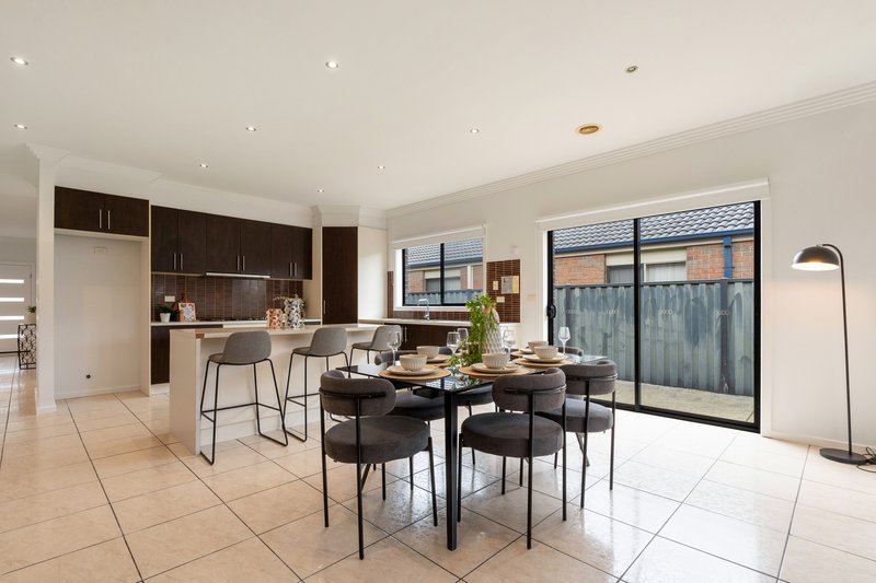 Photo - 13 Wyperfeld Avenue, Craigieburn VIC 3064 - Image 13