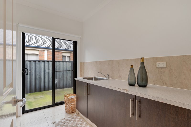 Photo - 13 Wyperfeld Avenue, Craigieburn VIC 3064 - Image 15