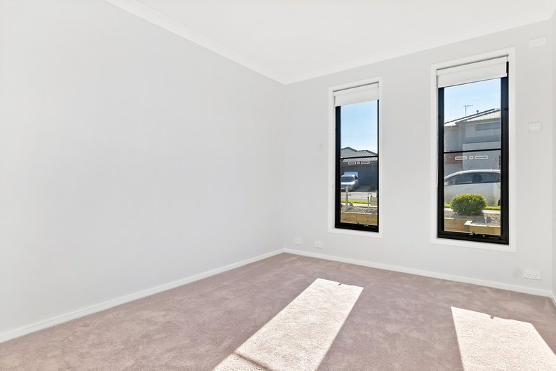 Photo - 13 Yallaroo Chase, Werribee VIC 3030 - Image 5