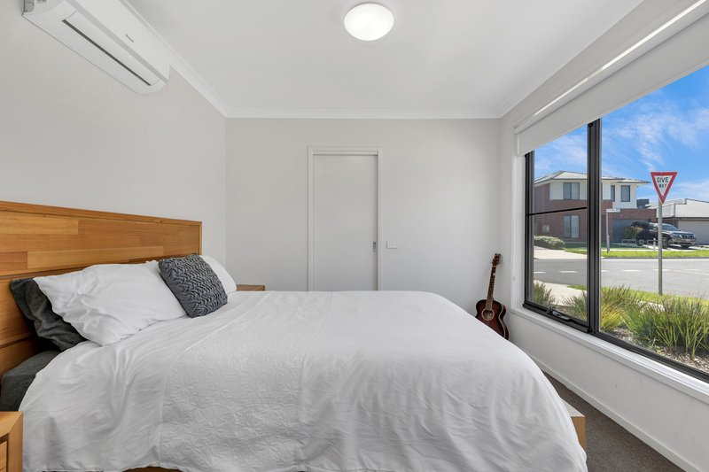 Photo - 13 Yutika Street, Werribee VIC 3030 - Image 5