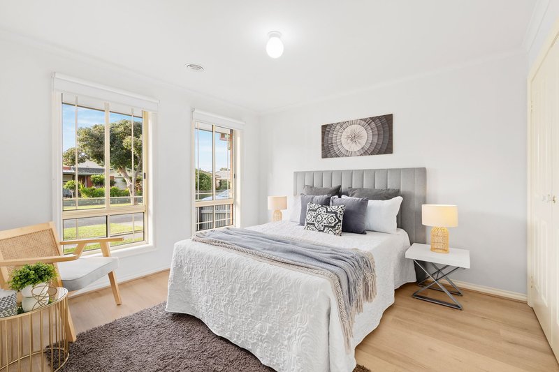 Photo - 1/30 Allwyn Cres , Mill Park VIC 3082 - Image 3