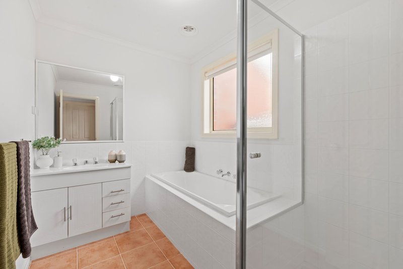 Photo - 1/30 Allwyn Cres , Mill Park VIC 3082 - Image 8