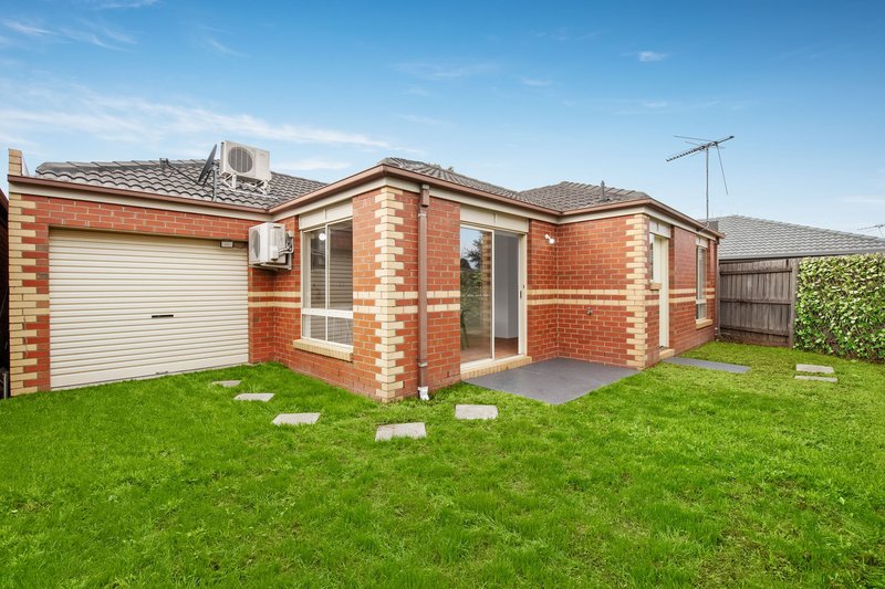 Photo - 1/30 Allwyn Cres , Mill Park VIC 3082 - Image 9