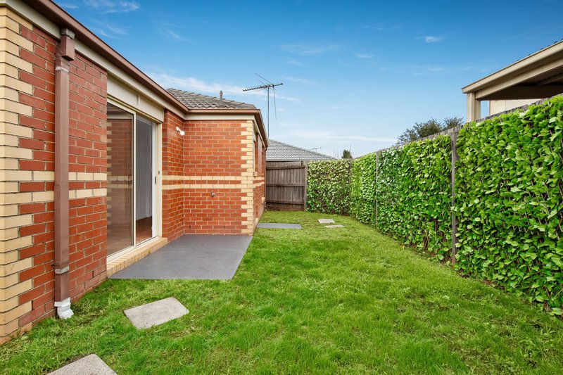 Photo - 1/30 Allwyn Cres , Mill Park VIC 3082 - Image 10