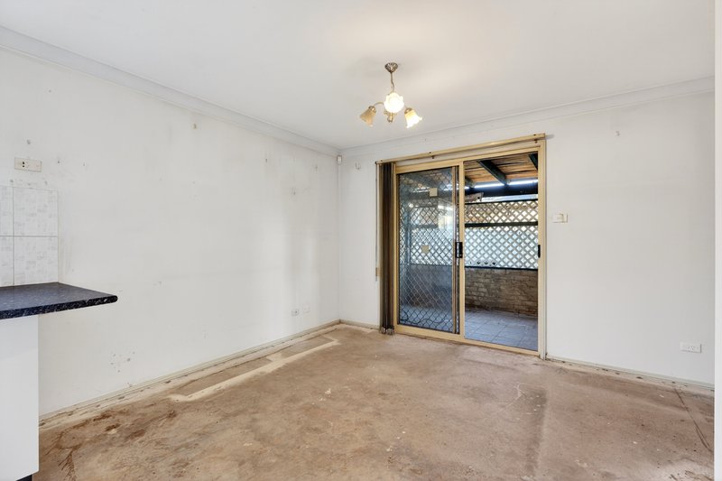 Photo - 1/30 Bensley Road, Macquarie Fields NSW 2564 - Image 3