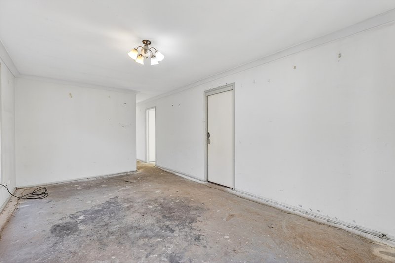 Photo - 1/30 Bensley Road, Macquarie Fields NSW 2564 - Image 5