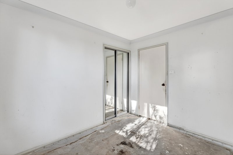 Photo - 1/30 Bensley Road, Macquarie Fields NSW 2564 - Image 7