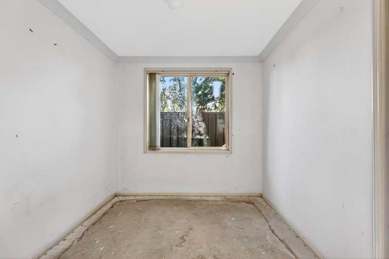 Photo - 1/30 Bensley Road, Macquarie Fields NSW 2564 - Image 8